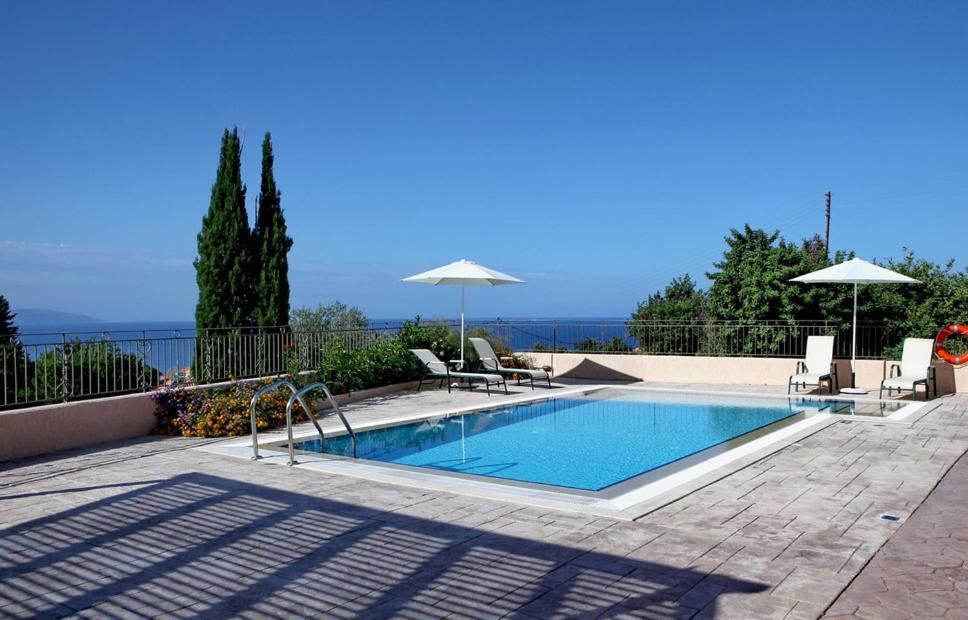 Provenzo And Meliti Villas Lourdata  Buitenkant foto