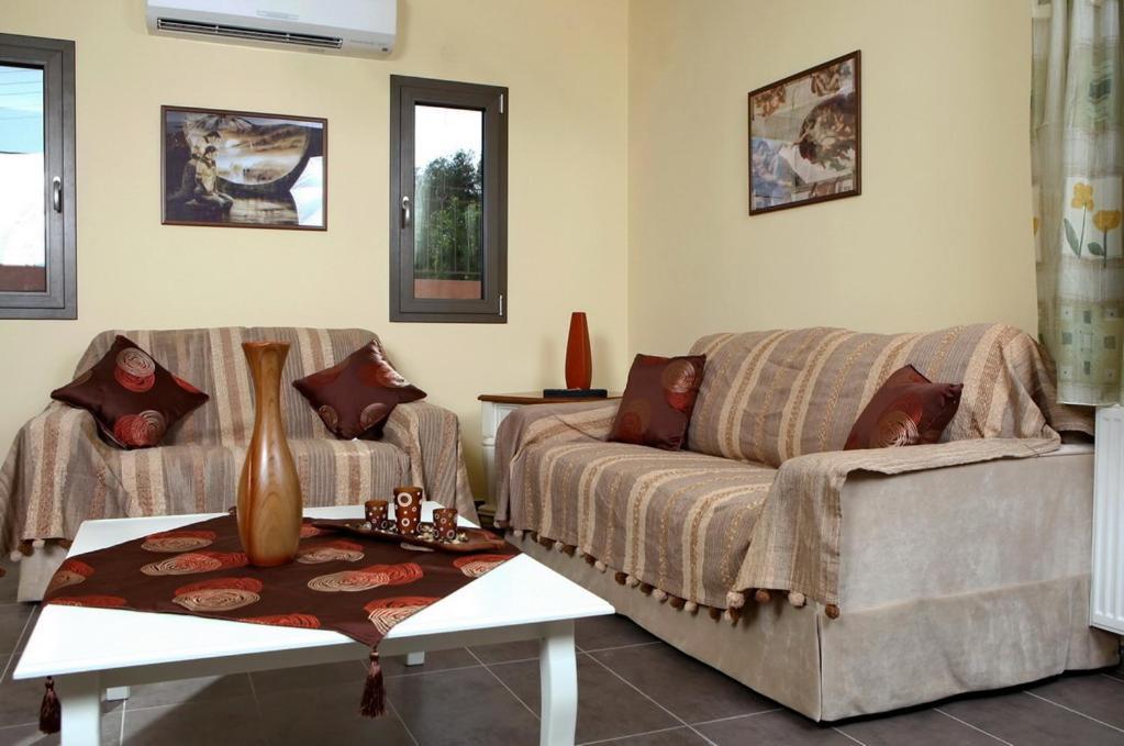 Provenzo And Meliti Villas Lourdata  Buitenkant foto
