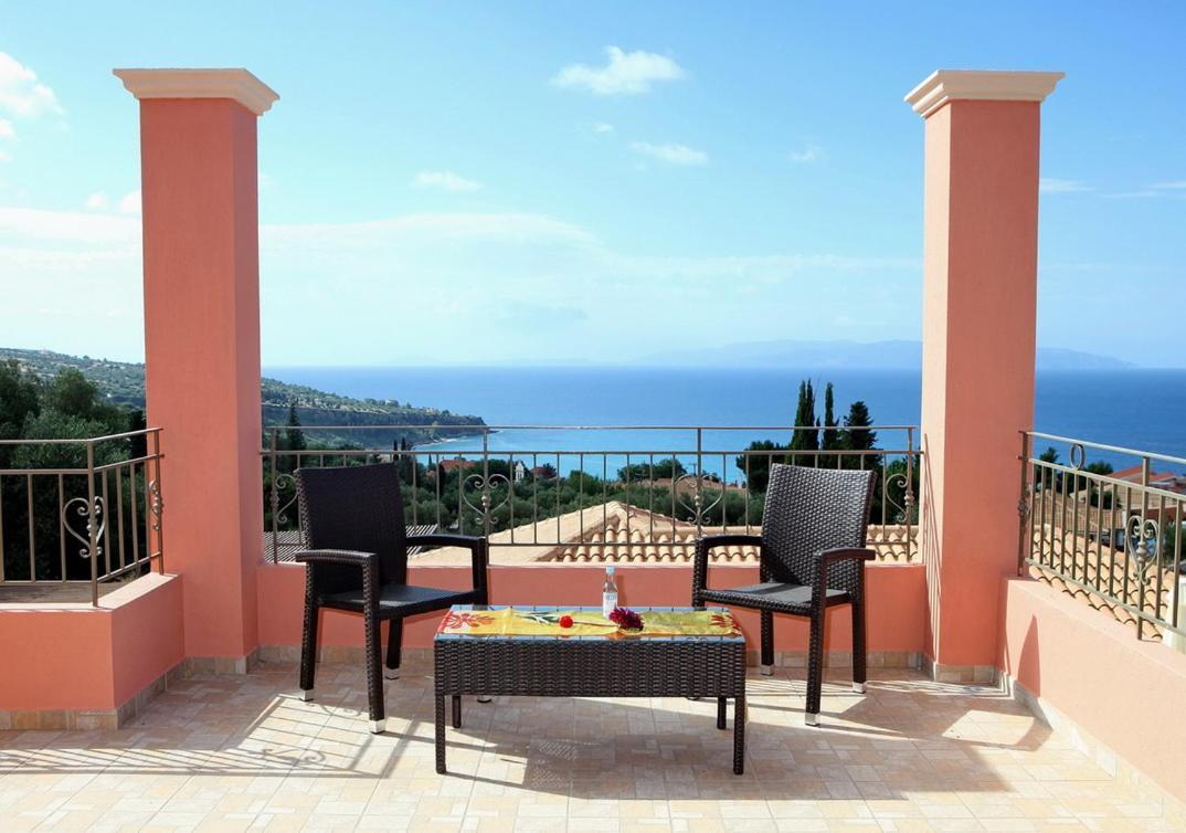 Provenzo And Meliti Villas Lourdata  Buitenkant foto