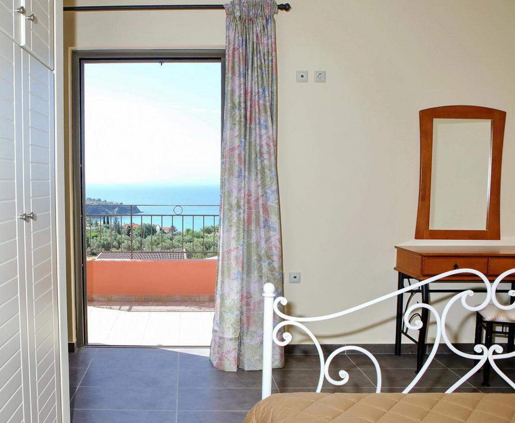 Provenzo And Meliti Villas Lourdata  Buitenkant foto