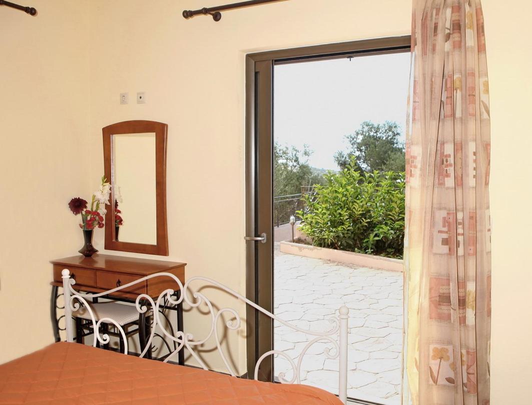 Provenzo And Meliti Villas Lourdata  Buitenkant foto